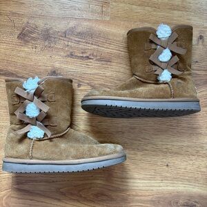 Koolaburra Chestnut Tan Kids Boots with Bows 4